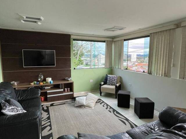 #22082 - Casa para Venda em Jacareí - SP - 2